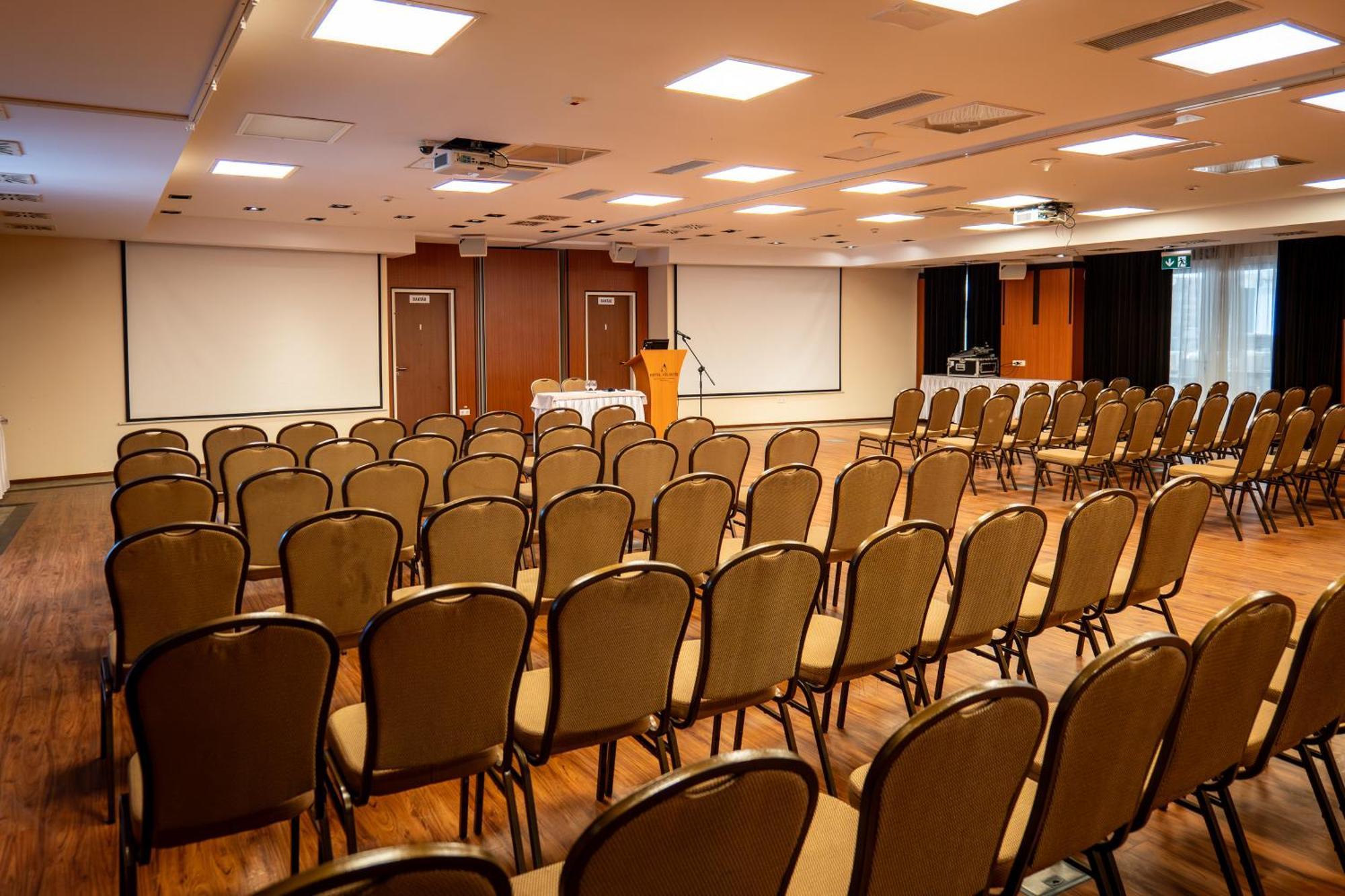 Hotel Atlantis Wellness & Conference Hajdúszoboszló Dış mekan fotoğraf