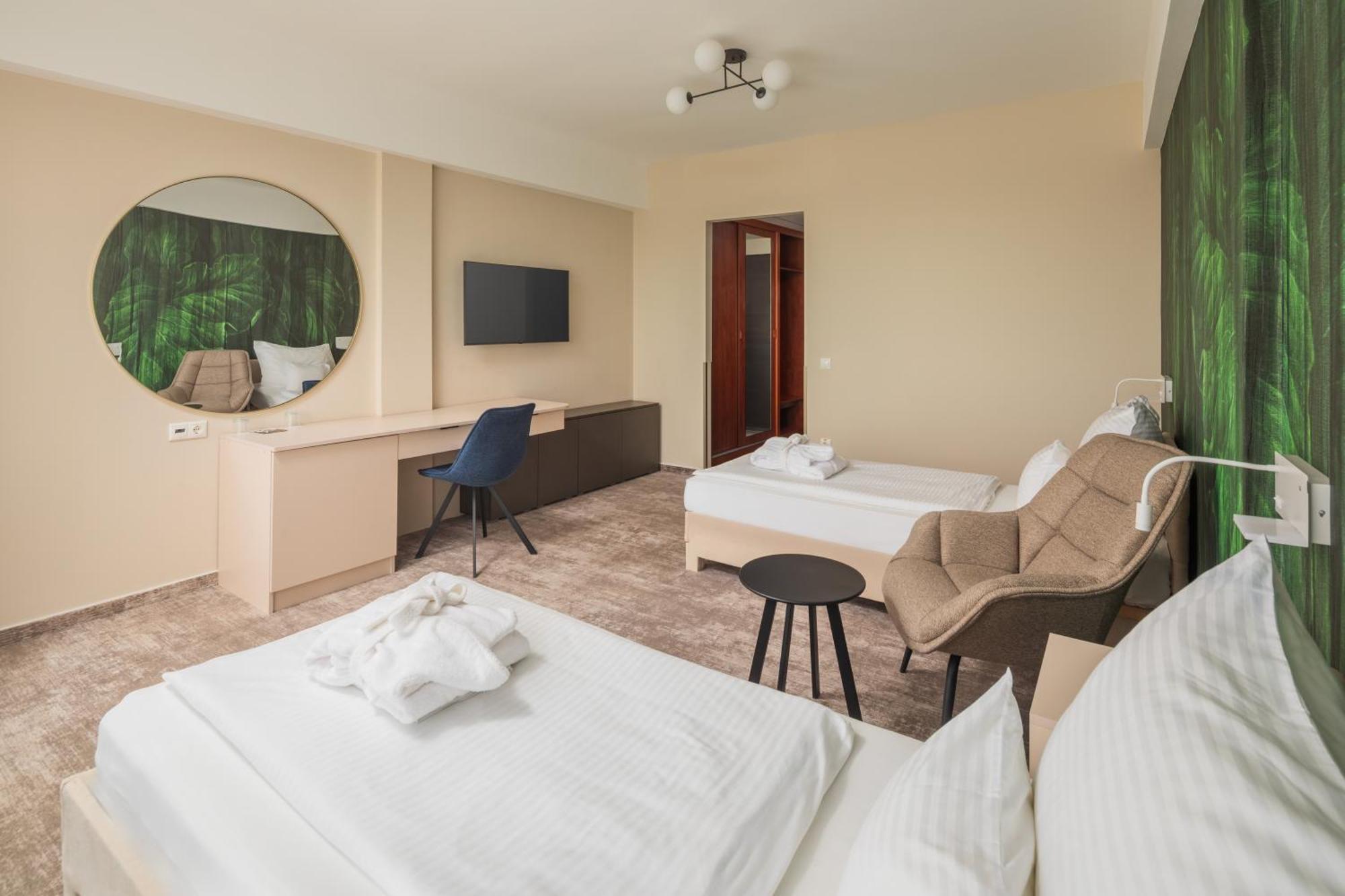 Hotel Atlantis Wellness & Conference Hajdúszoboszló Dış mekan fotoğraf
