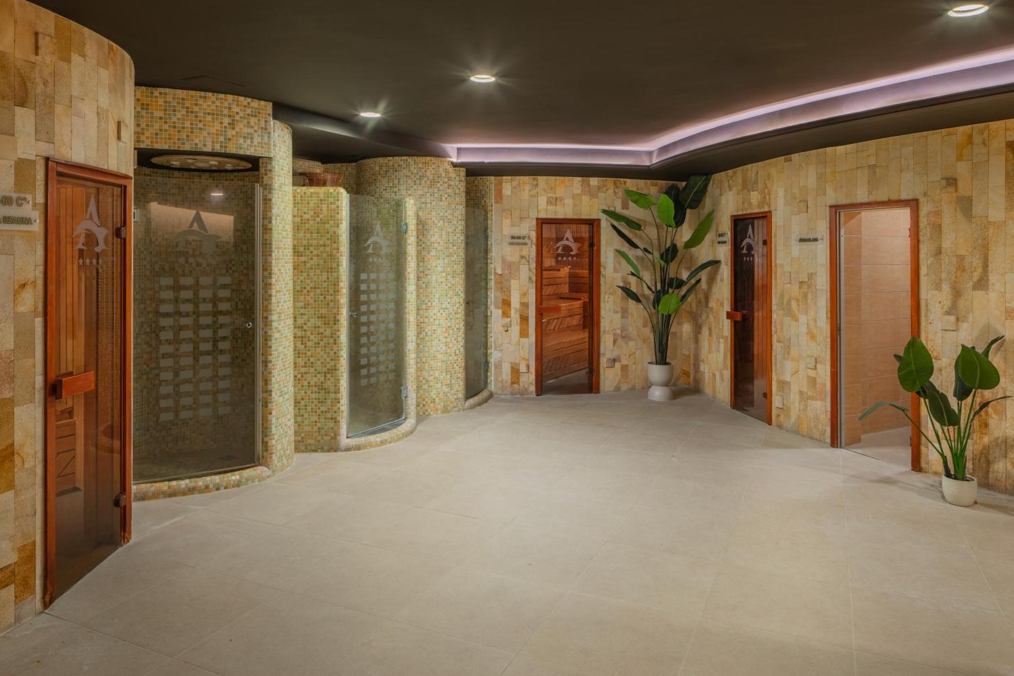 Hotel Atlantis Wellness & Conference Hajdúszoboszló Dış mekan fotoğraf