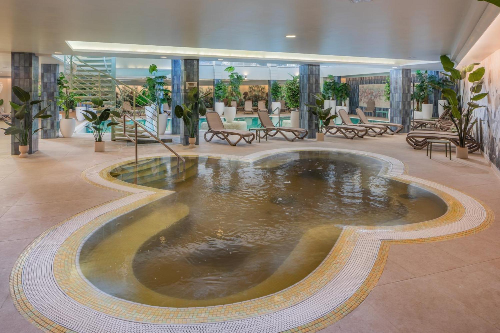 Hotel Atlantis Wellness & Conference Hajdúszoboszló Dış mekan fotoğraf